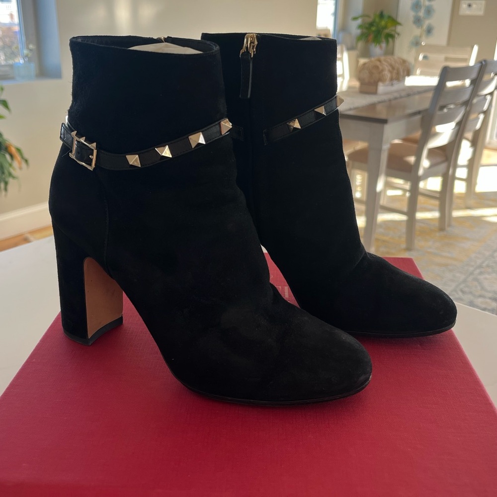 Valentino Garavani - Rockstud Black Suede Ankle Booties in Box - 39 / US 8.5 - Picture 4 of 12